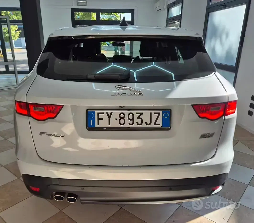 Usata Jaguar F-Pace R-Sport 180 CV (132 kW) 2019 Bluazzurro SUV