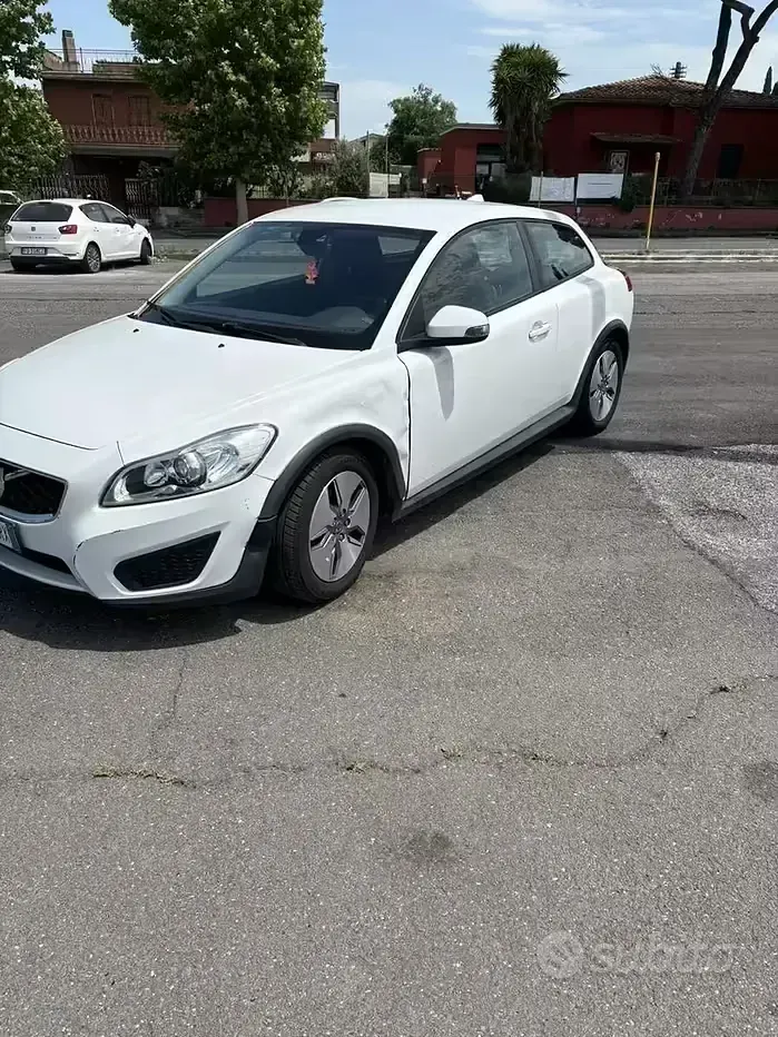 Usata Volvo C30 109 CV (80 kW) 2012 Bianco Utilitaria