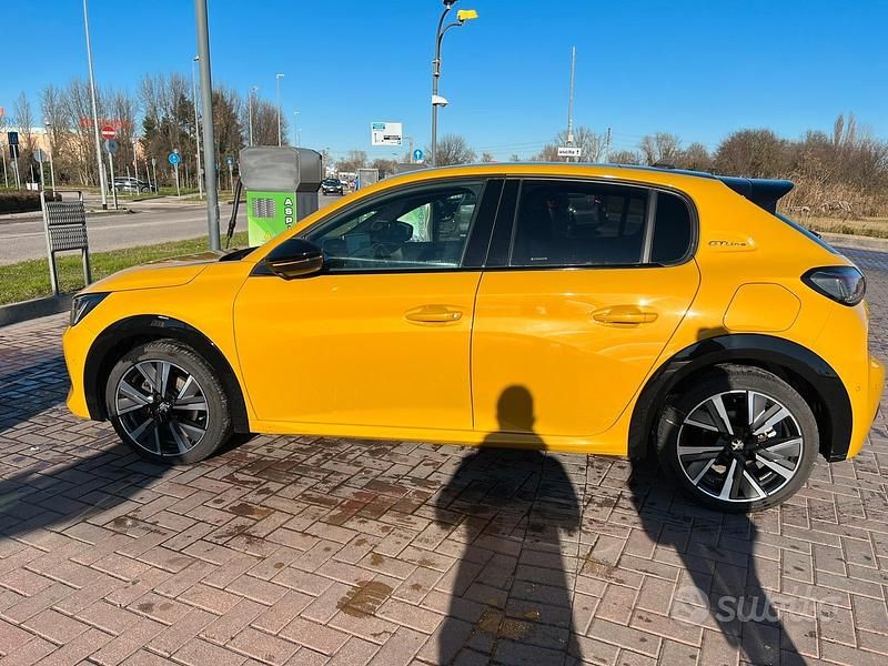 Usata Peugeot 208 GT-line 131 CV (96 kW) 2019 Utilitaria