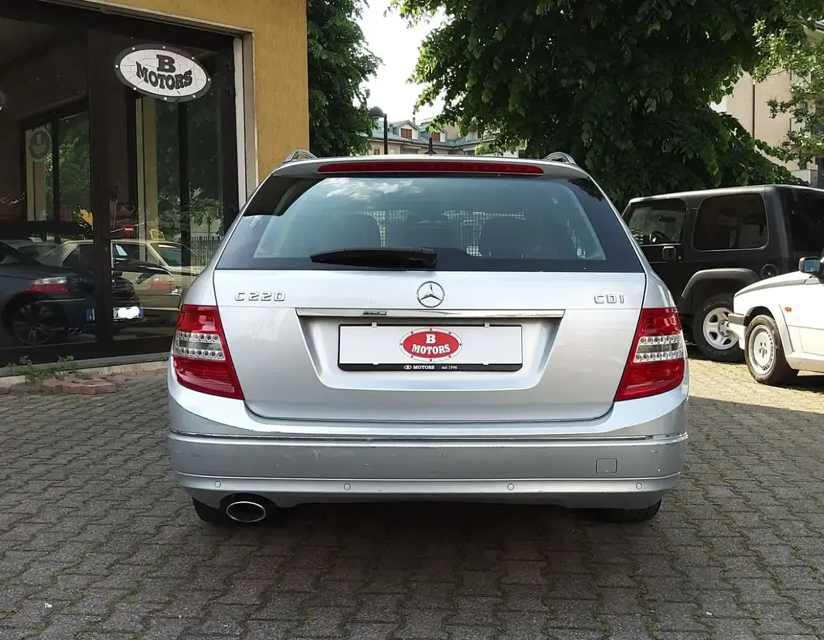 Second-hand Mercedes C220 Avantgarde 170 CP (125 kW) 2010 Argintiu Break