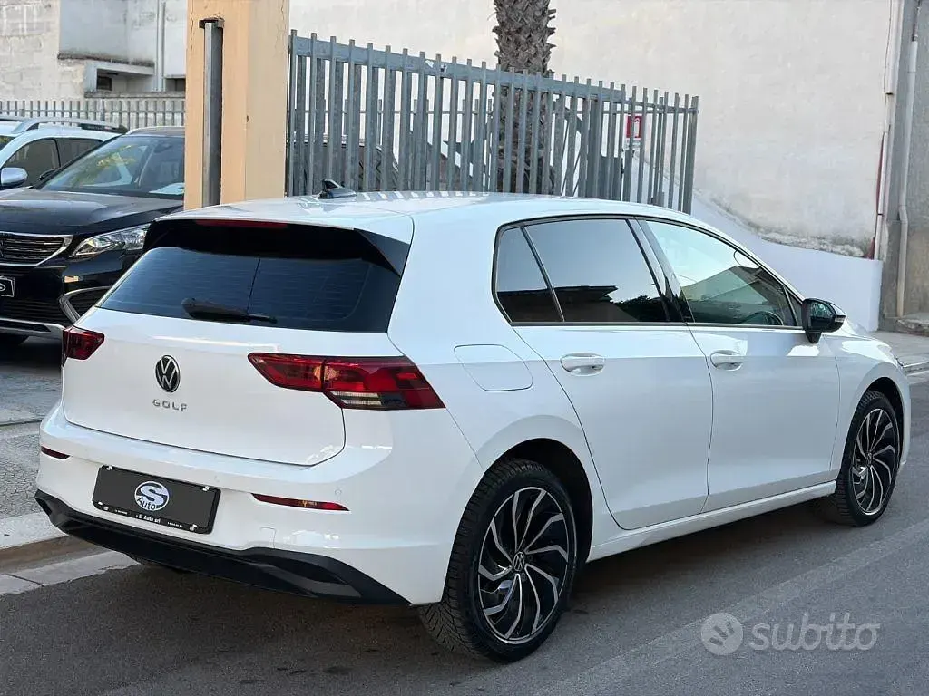 Usata VW Golf VII Style 150 CV (110 kW) 2021 Bianco Utilitaria