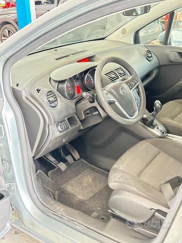Usata Opel Meriva 100 CV (73 kW) 2012 Grigio Monovolume