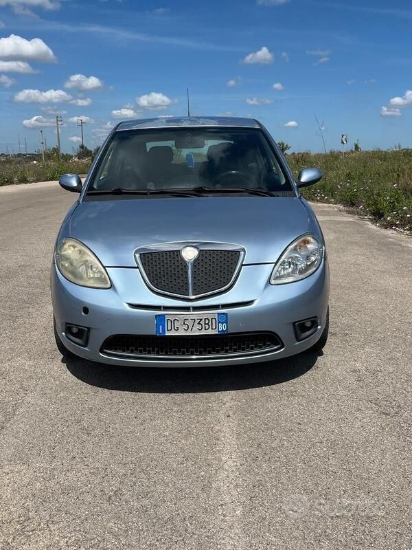 Usata Lancia Ypsilon 90 CV (66 kW) 2008 Blu/azzurro Utilitaria