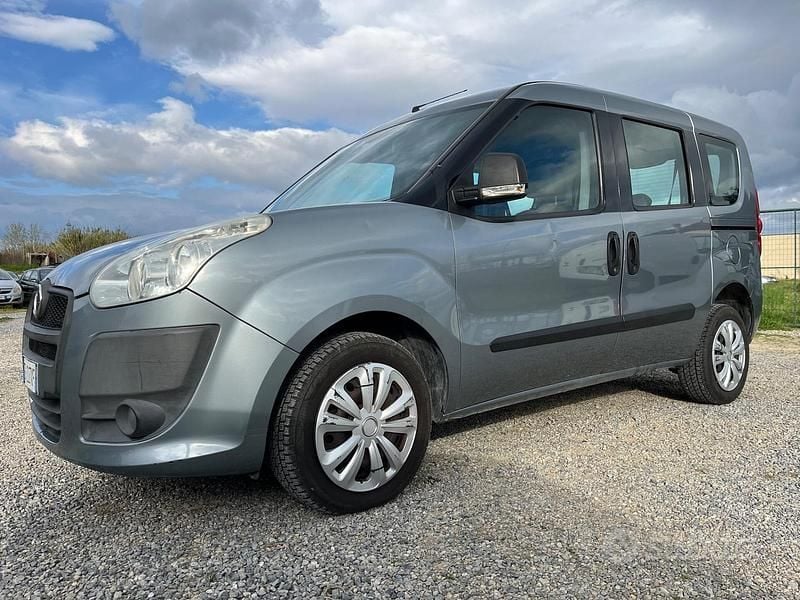 Usata Fiat Doblò Emotion 105 CV (77 kW) 2011 Grigio Monovolume