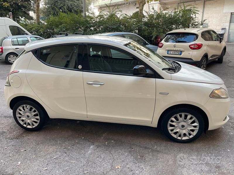 Usata Lancia Ypsilon Silver 69 CV (50 kW) 2012 Beige Utilitaria
