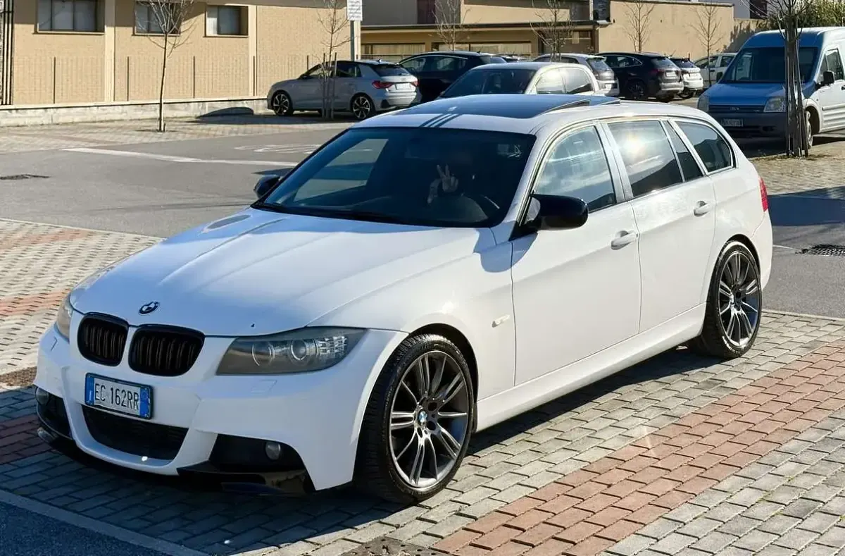 Begagnad BMW 320 M Sport 184 HK (135 kW) 2010 Vit Kombi