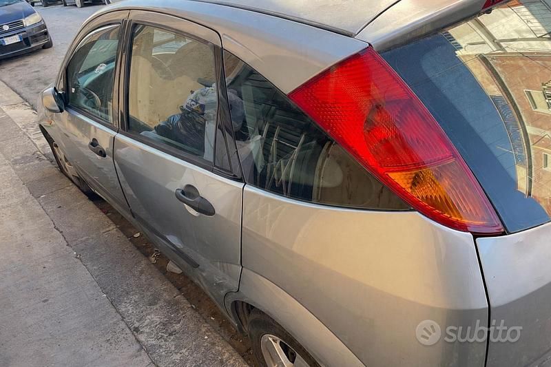 Usata Ford Focus 2004 Grigio Berlina
