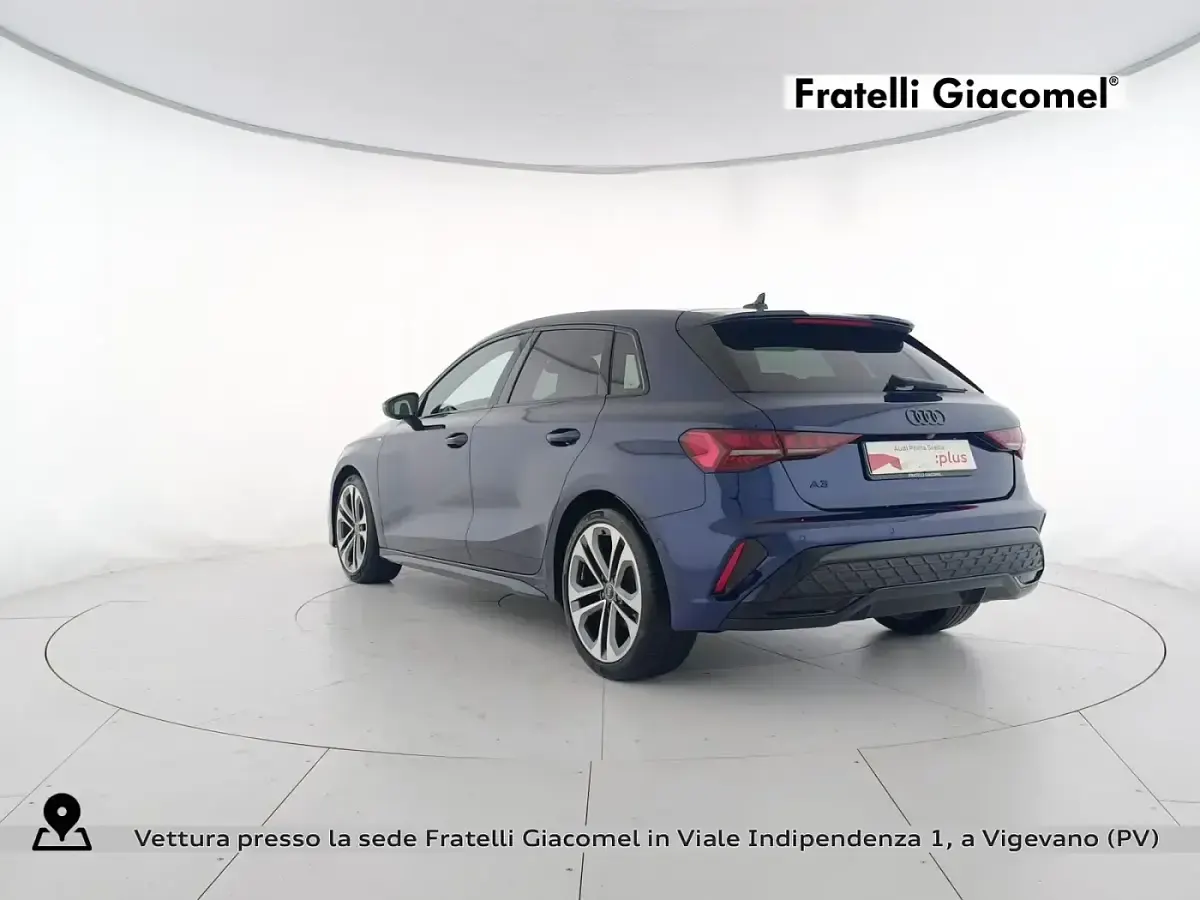Usata Audi A3 S-Line 150 CV (110 kW) 2025 Blu navarra metallizzato Berlina