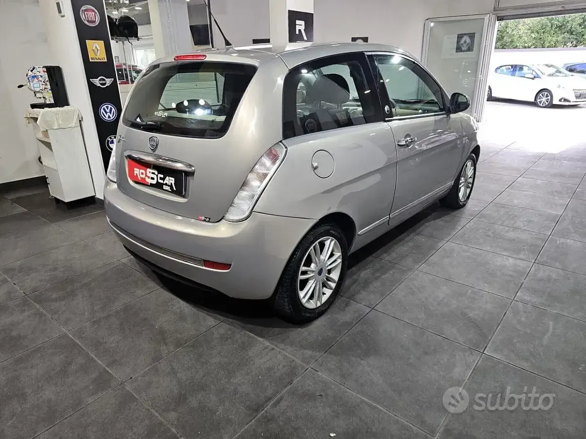 Usata Lancia Ypsilon 77 CV (56 kW) 2010 Marrone Utilitaria