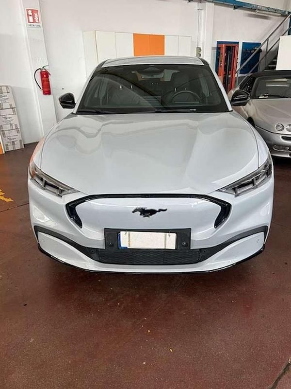 Usata Ford Mustang Mach-E 124 kW (169 CV) 2022 Argento metall SUV