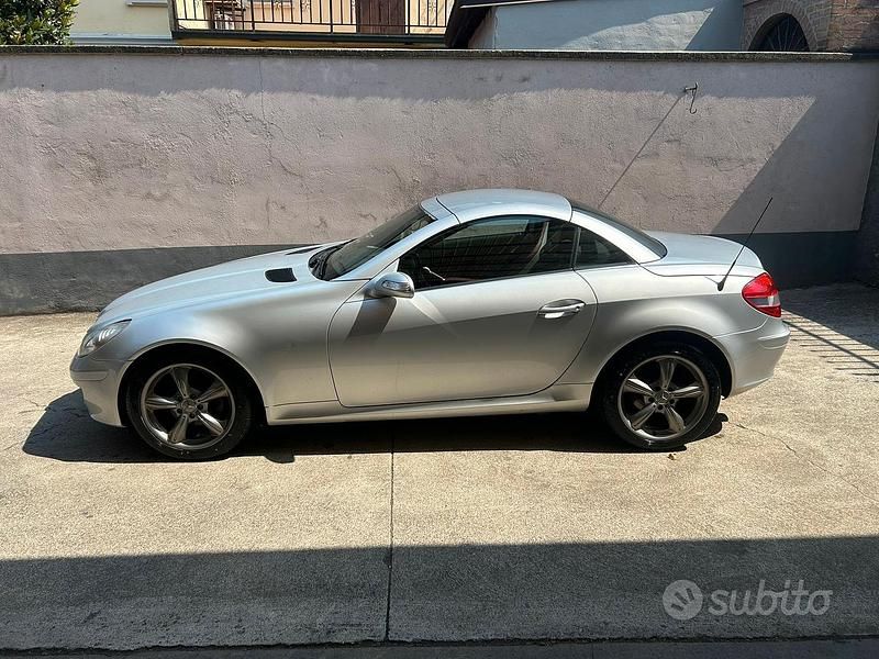 Usata Mercedes SLK200 163 CV (119 kW) 2006 Grigio Cabrio