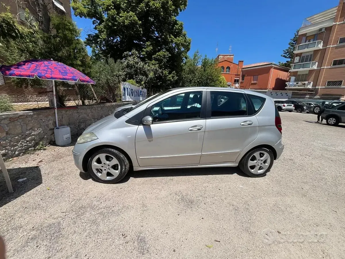 Usata Mercedes A180 Classic 109 CV (80 kW) 2004 Grigio Monovolume