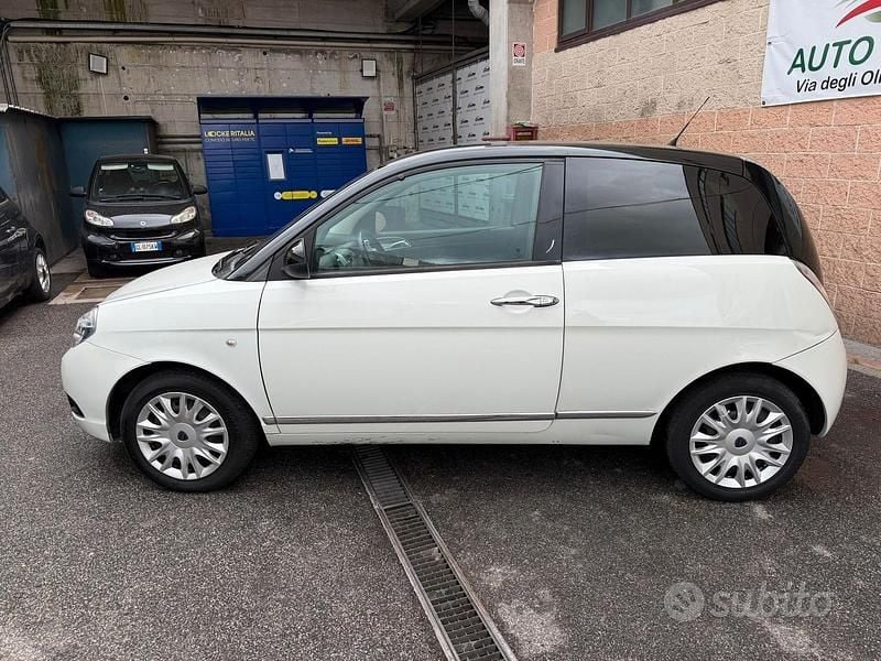 Usata Lancia Ypsilon 60 CV (44 kW) 2010 Beige Utilitaria