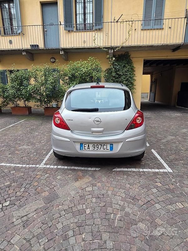 Usata Opel Corsa 85 CV (62 kW) 2010 Grigio Berlina