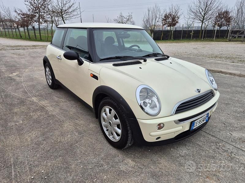Usata Mini ONE 90 CV (66 kW) 2003 Giallo Utilitaria