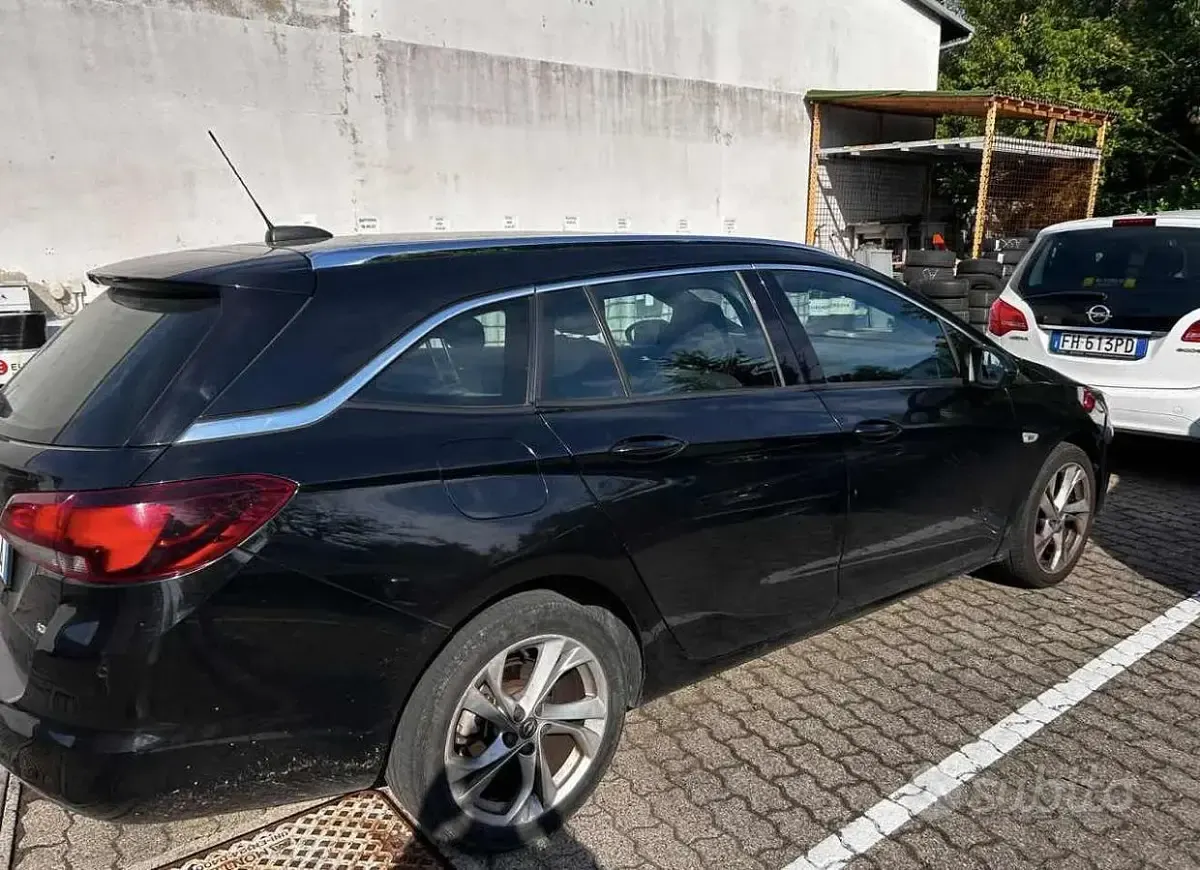 Usata Opel Astra Innovation 110 CV (80 kW) 2017 Nero Station wagon