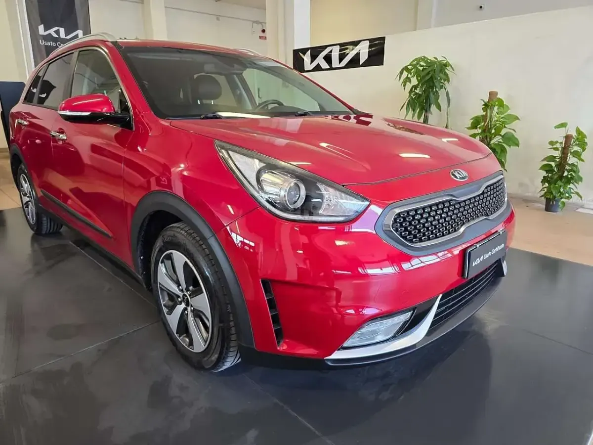 Usata Kia Niro Urban 141 CV (103 kW) 2017 Rosso SUV
