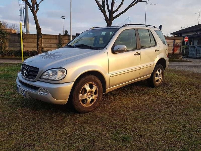 Usata Mercedes ML270 163 CV (119 kW) 2003 Argento SUV