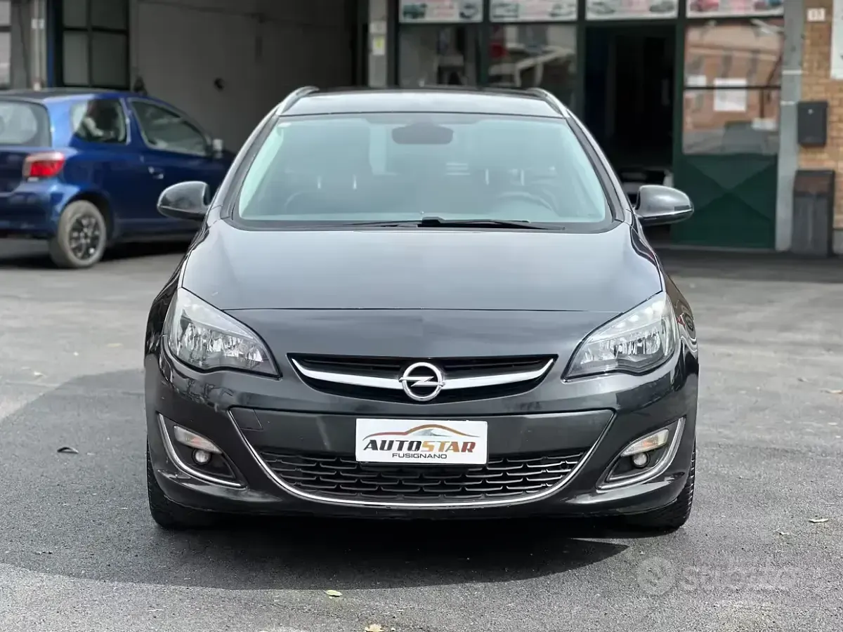 Usata Opel Astra 131 CV (96 kW) 2013 Nero Station wagon