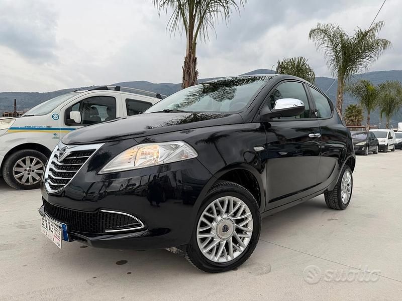 Usata Lancia Ypsilon 85 CV (62 kW) 2013 Nero Utilitaria
