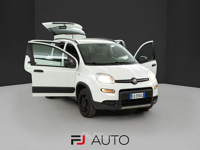 Usata Fiat Panda 4x4 S 86 CV (63 kW) 2020 Bianco Utilitaria
