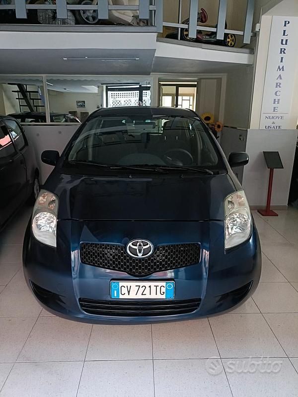 Usata Toyota Yaris 69 CV (50 kW) 2006 Blu Utilitaria