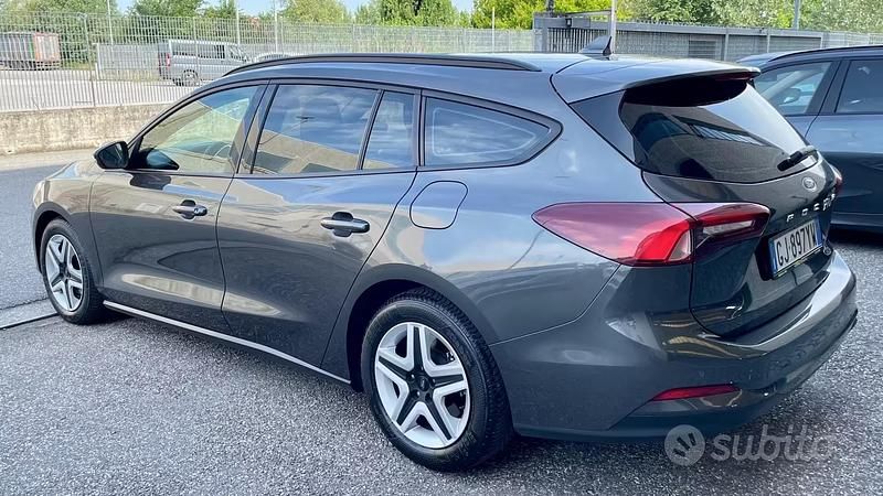 Usata Ford Focus 120 CV (88 kW) 2022 Grigio Station wagon