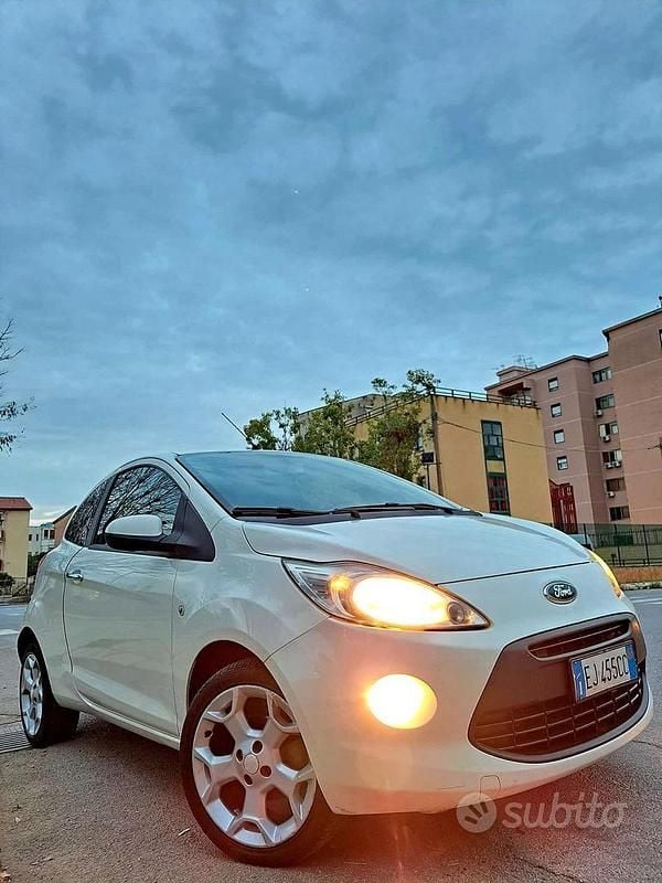 Bianco Usata 2011 Ford Ka Titanium Coupé | 5300 € (Buon prezzo) - Immagine 1/4