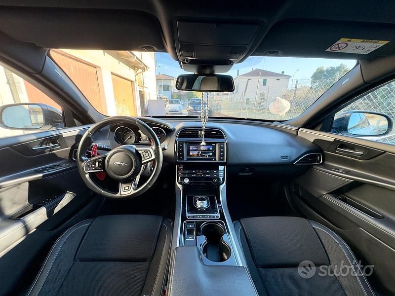 Usata Jaguar XE R-Sport 180 CV (132 kW) 2016 Bianco Berlina