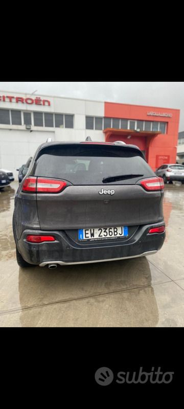 Grigio Usata 2014 Jeep Cherokee SUV | 10.500 € (Molto cara) - Immagine 1/4