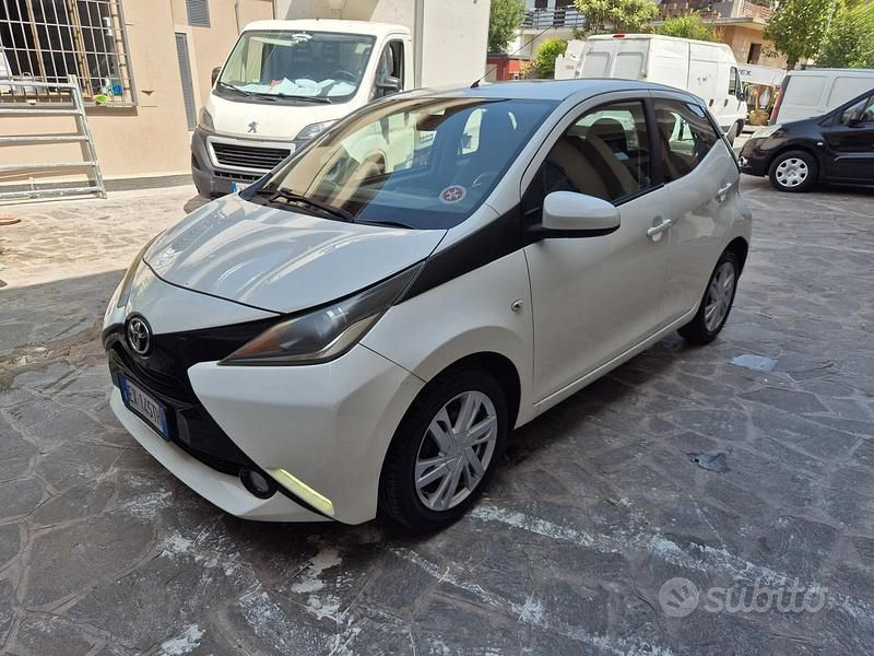 Usata Toyota Aygo Cool 69 CV (50 kW) 2015 Bianco Utilitaria