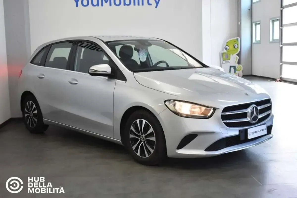 Usata Mercedes B180 116 CV (85 kW) 2022 Argento Utilitaria