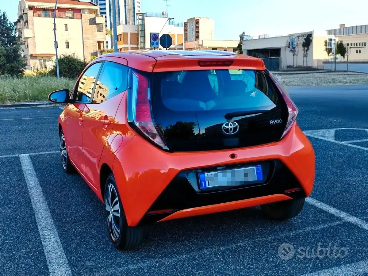 Begagnad Toyota Aygo 69 HK (50 kW) 2015 Halvkombi