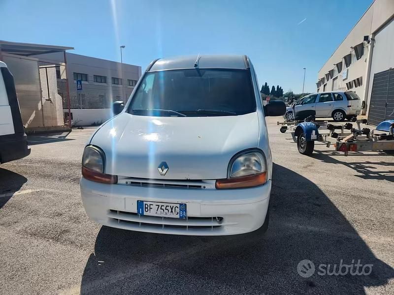 Usata Renault Kangoo 54 CV (39 kW) 1999 Bianco Monovolume