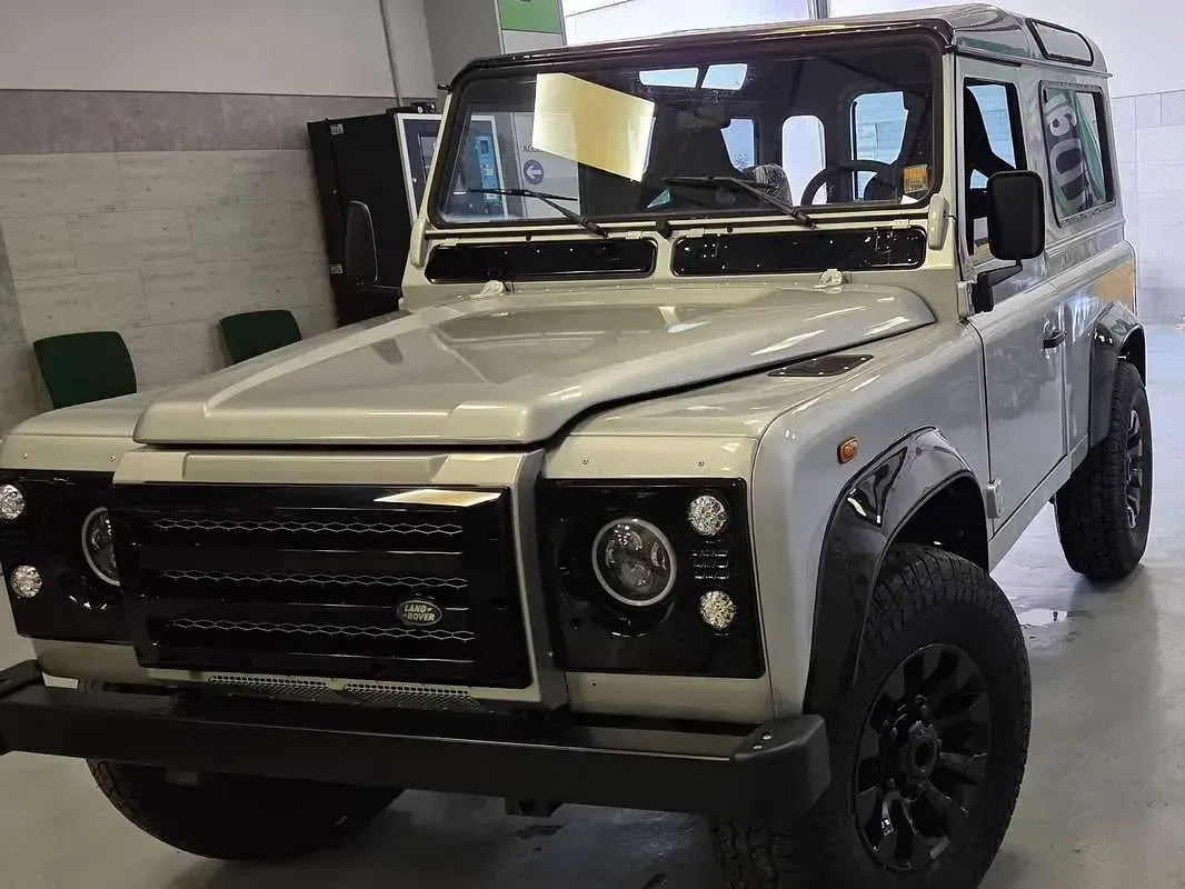 Usata Land Rover Defender 122 CV (89 kW) 2000 Argento SUV