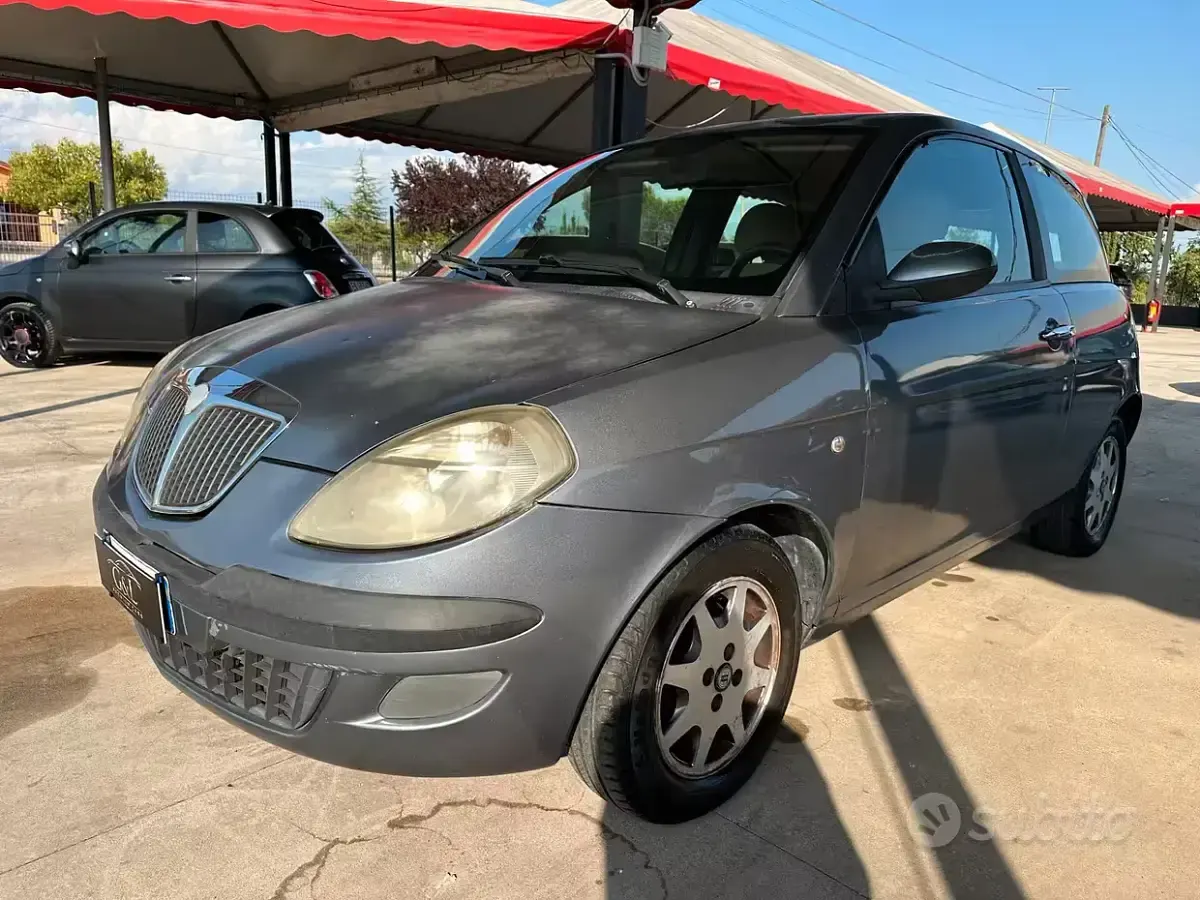 Usata Lancia Ypsilon 60 CV (44 kW) 2004 Grigio Utilitaria