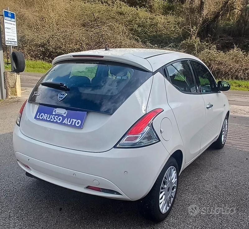 Usata Lancia Ypsilon 69 CV (50 kW) 2017 Bianco Utilitaria