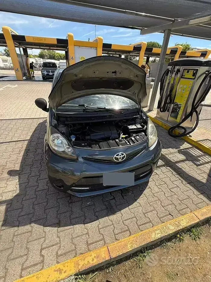 Usata Toyota Aygo 68 CV (50 kW) 2013 Nero Utilitaria