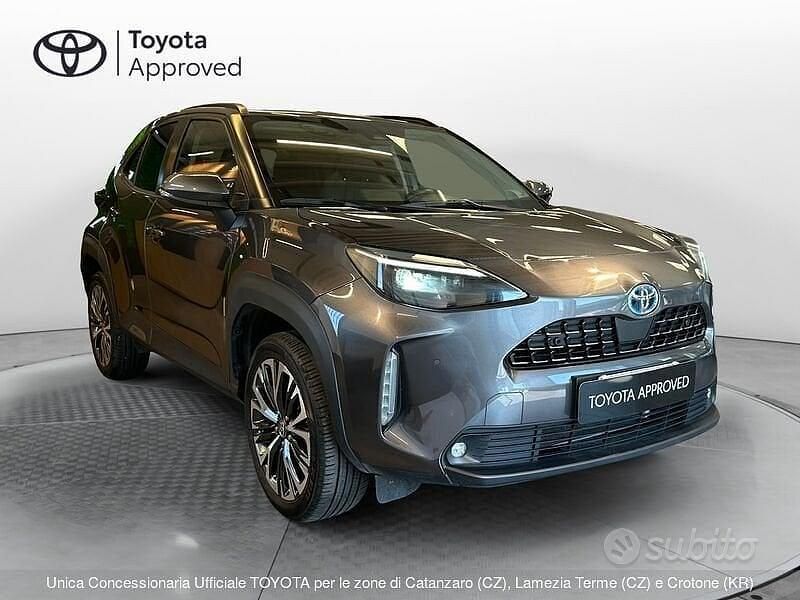 Usata Toyota Yaris Cross Lounge 115 CV (84 kW) 2023 Grigio SUV