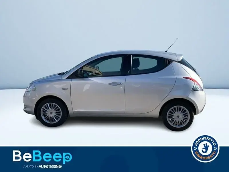 Usata Lancia Ypsilon Gold 69 CV (50 kW) 2011 Argento metallizzato Utilitaria