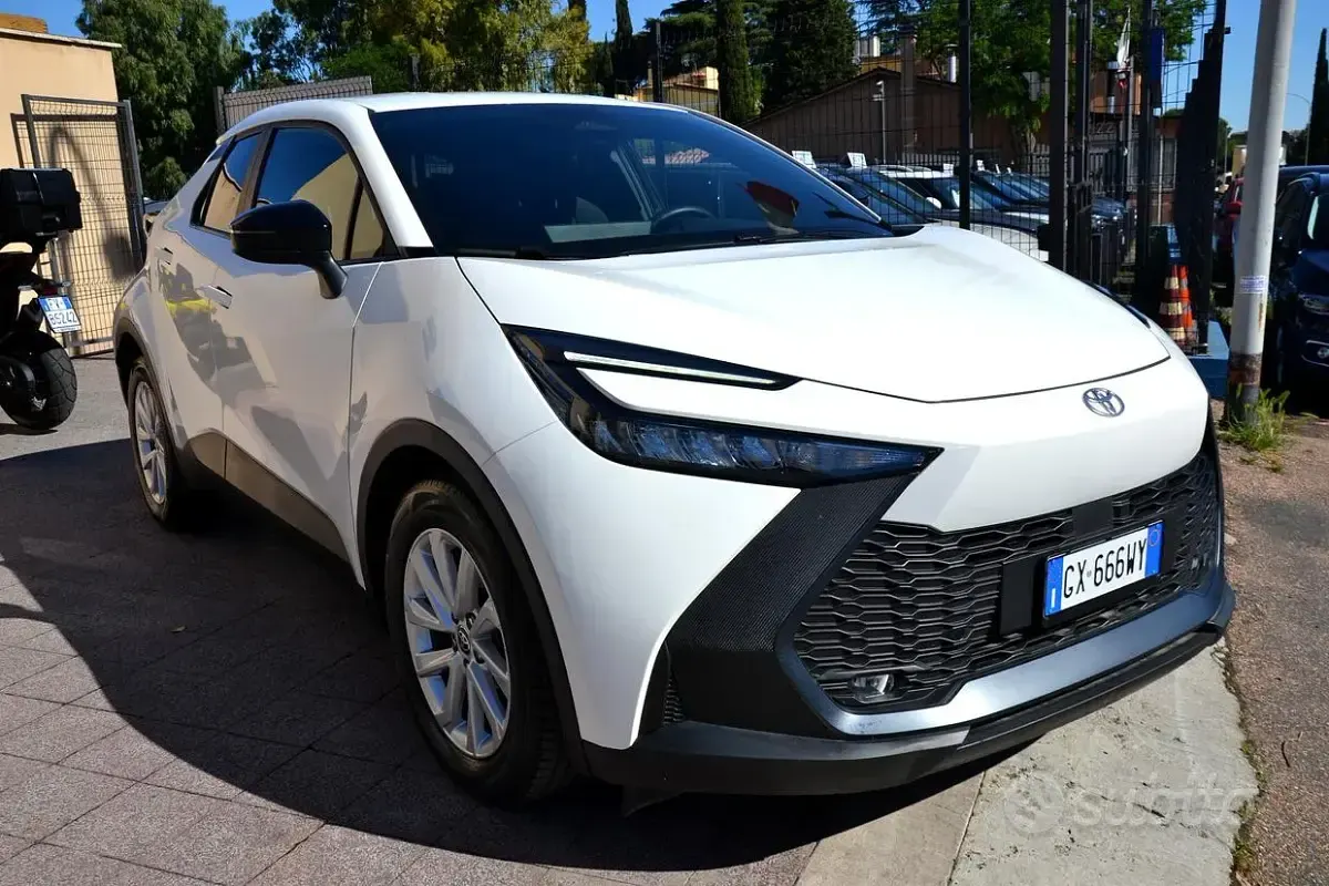 Usata Toyota C-HR 98 CV (72 kW) 2025 Bianco SUV