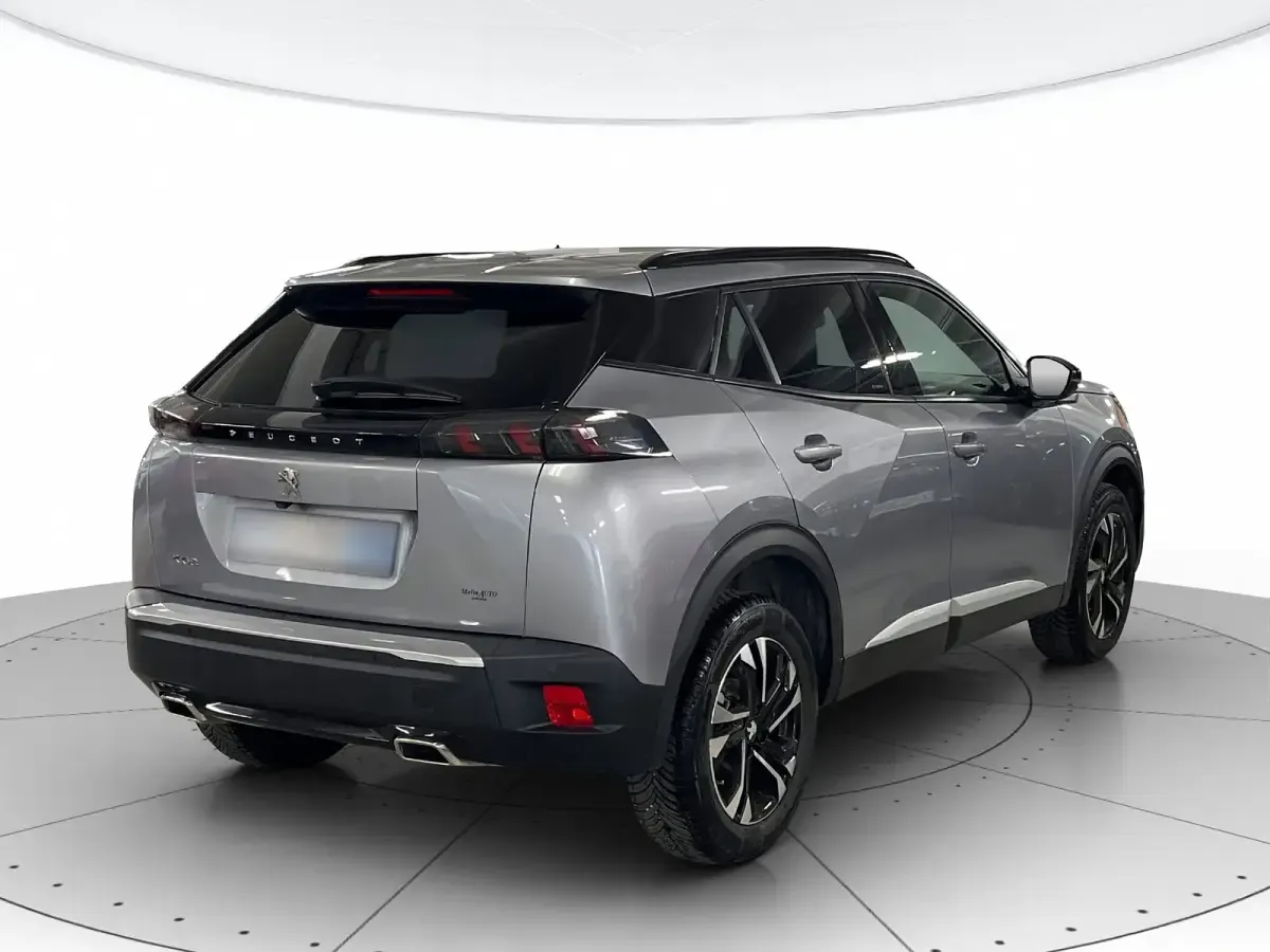 Usata Peugeot 2008 Allure 130 CV (95 kW) 2022 Gris artense SUV