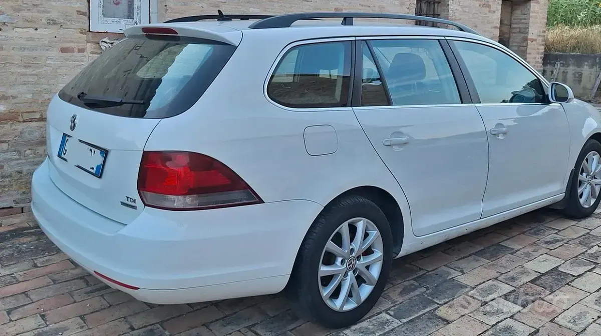 Usata VW Golf VII 105 CV (77 kW) 2012 Bianco Station wagon