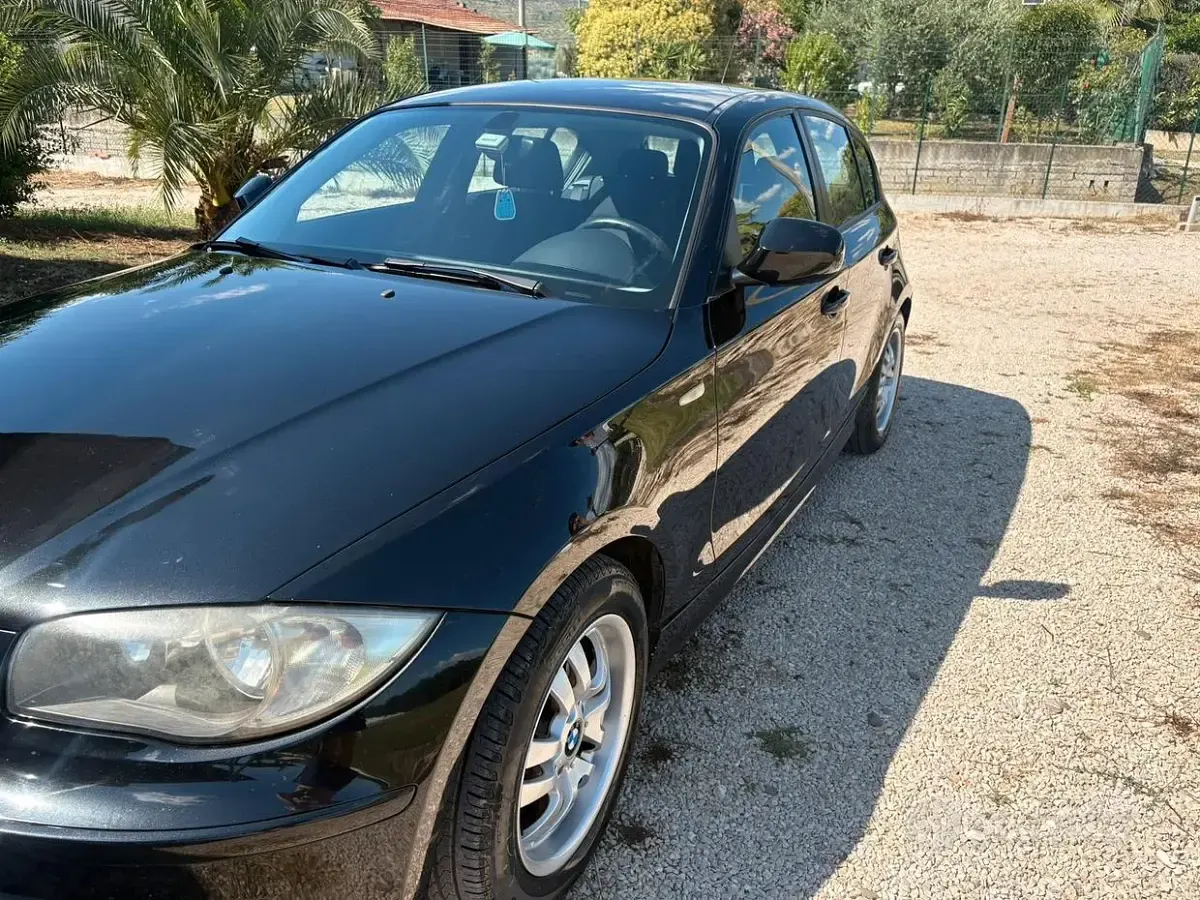 Usata BMW 118 143 CV (105 kW) 2011 Nero Utilitaria