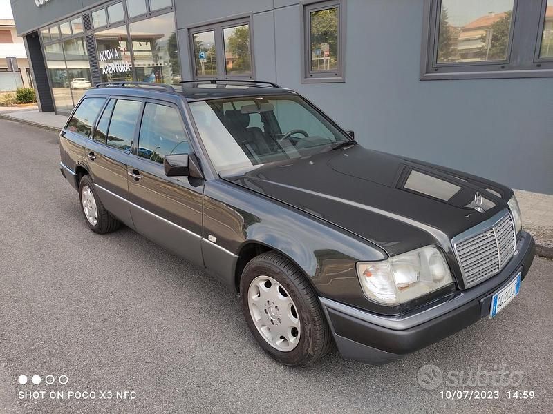 Usata Mercedes 200 122 CV (89 kW) 1991 Nero Station wagon