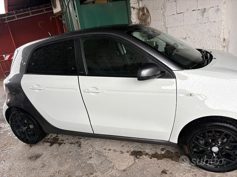 Usata Smart ForFour 90 CV (66 kW) 2018 Bianco Utilitaria