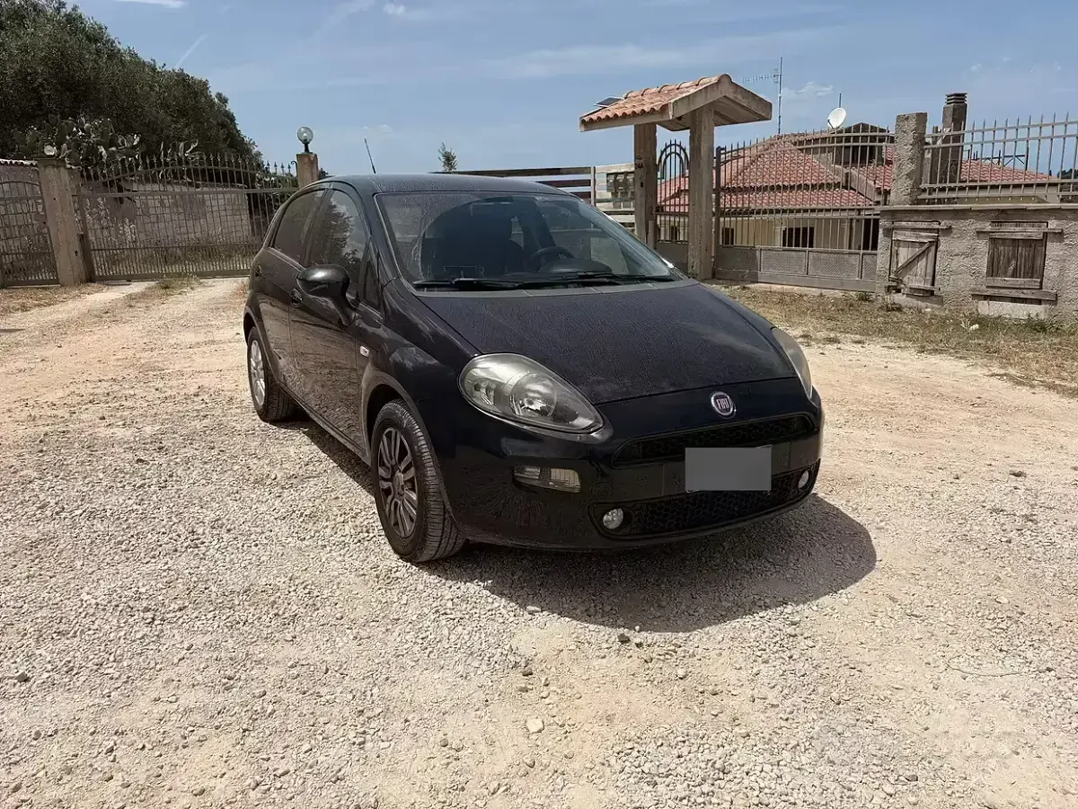 Usata Fiat Grande Punto 75 CV (55 kW) 2013 Bluazzurro Utilitaria