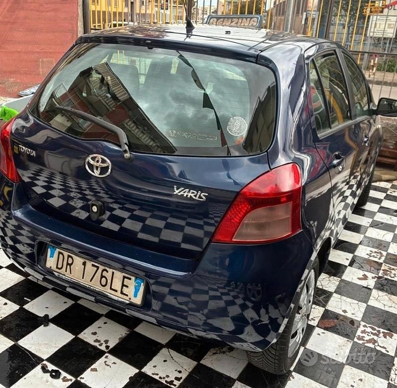 Begagnad Toyota Yaris 100 HK (73 kW) 2009 Blå Halvkombi