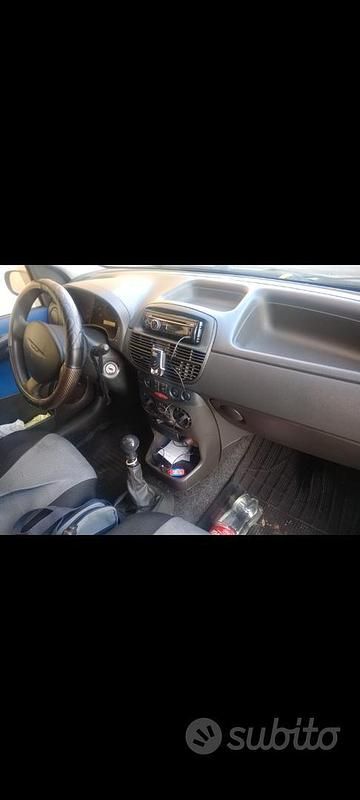 Usata Fiat Punto 2002 Verde Berlina