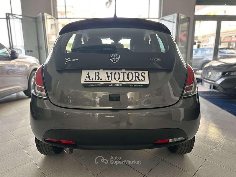 Usata Lancia Ypsilon Gold 69 CV (50 kW) 2023 Grigio Utilitaria